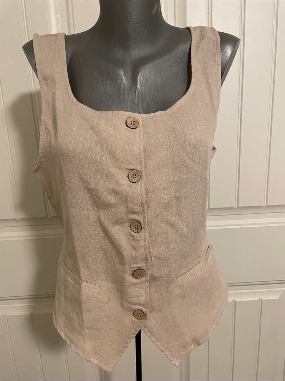Ciso Sleeveless Button-Front Tank in Light Beige